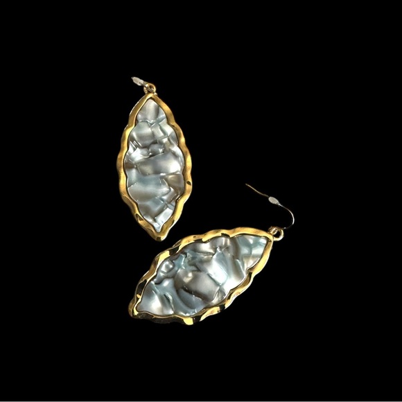 Stunning Marble printed gold Earring 3 inches. - Picture 7 of 12